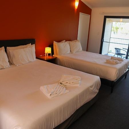 De Lago Resort On Lake Bennett מראה חיצוני תמונה