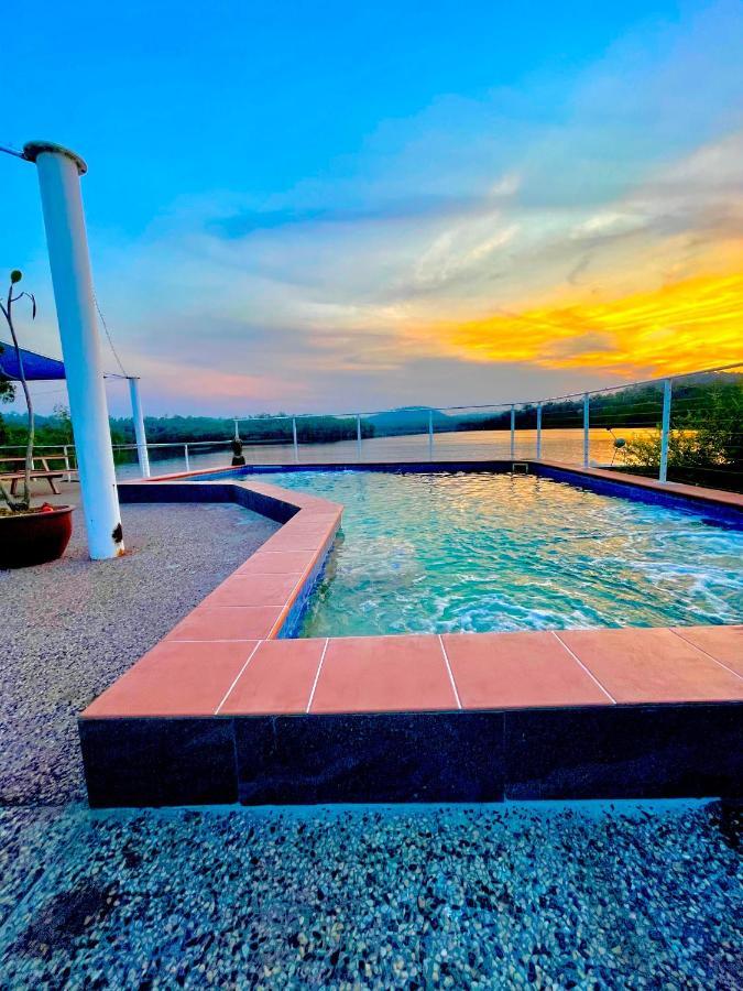 De Lago Resort On Lake Bennett מראה חיצוני תמונה